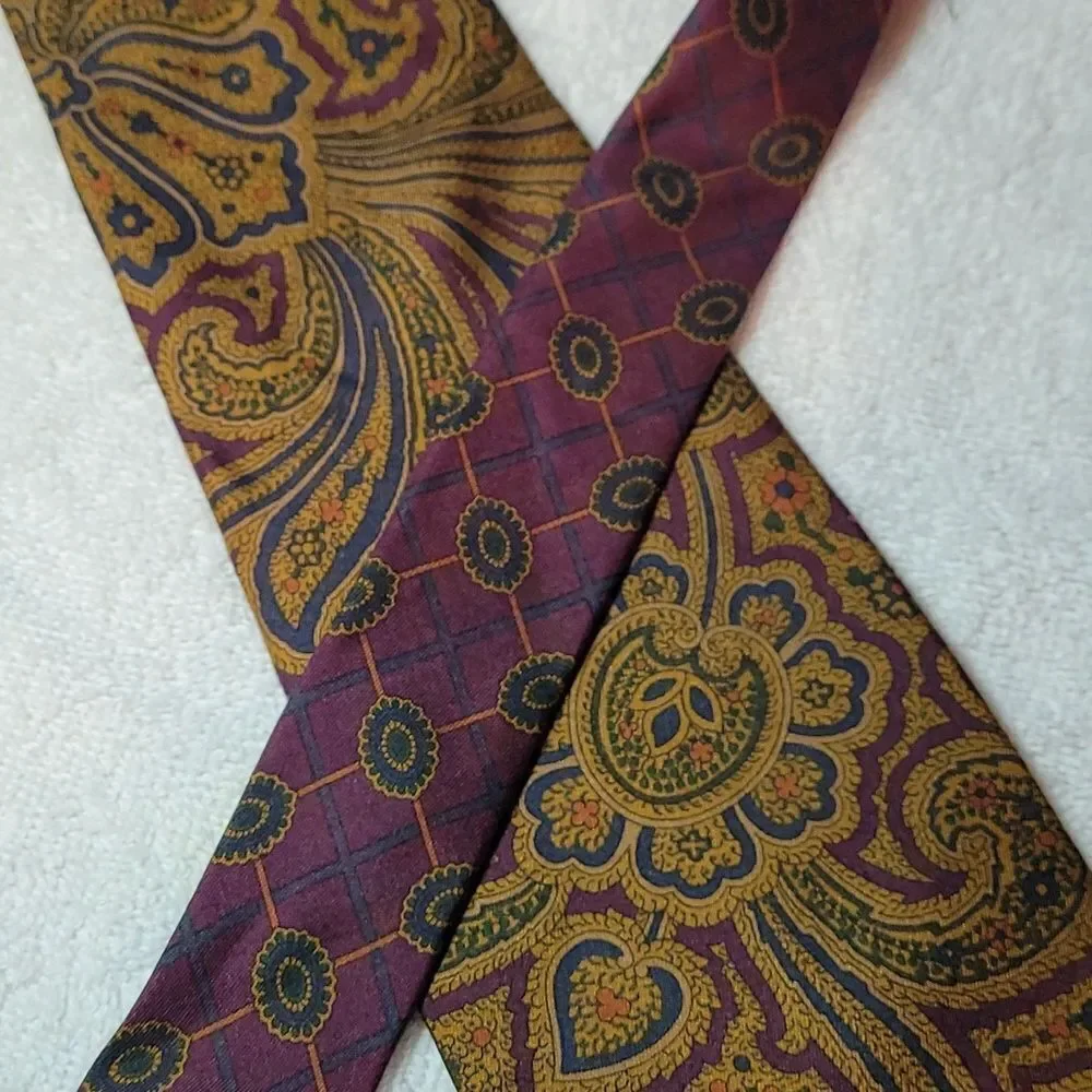 Tommy Hilfiger men's all‎ silk neck tie